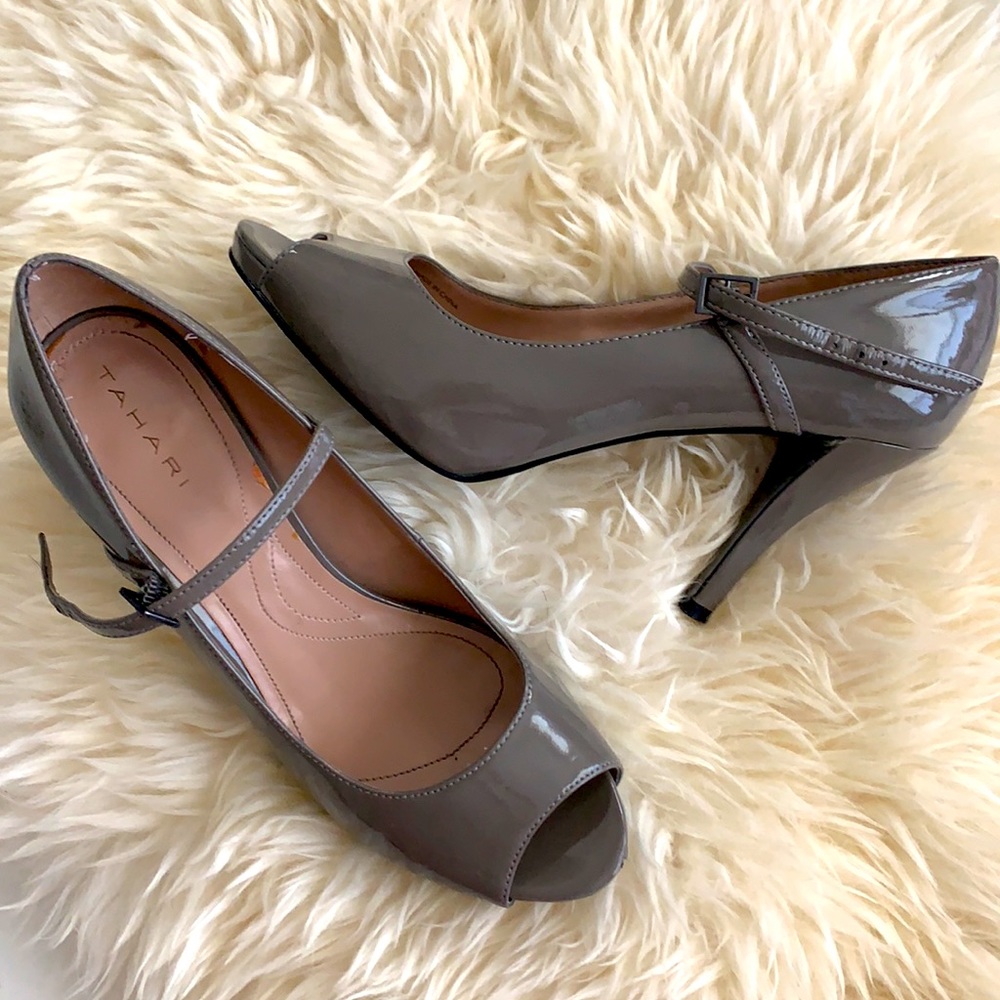 Tahari Rainbow heels peep toe career taupe shoes